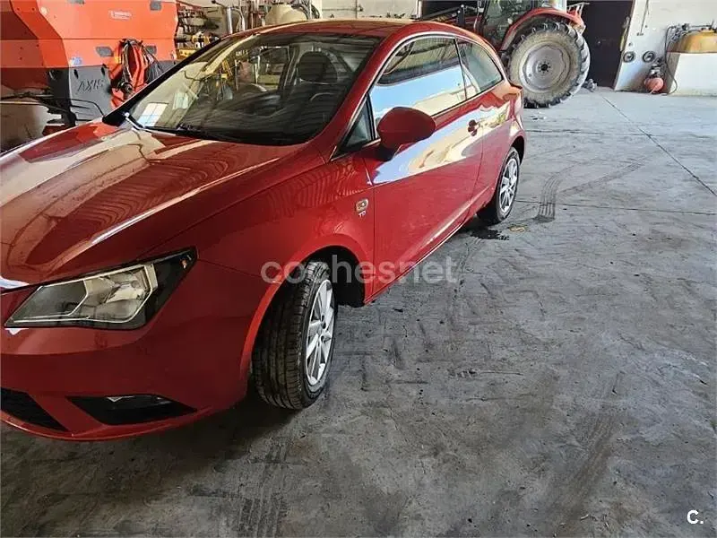 Usado Seat Ibiza SC Style 105 CV (77 kW) 2013 Rojo Utilitario