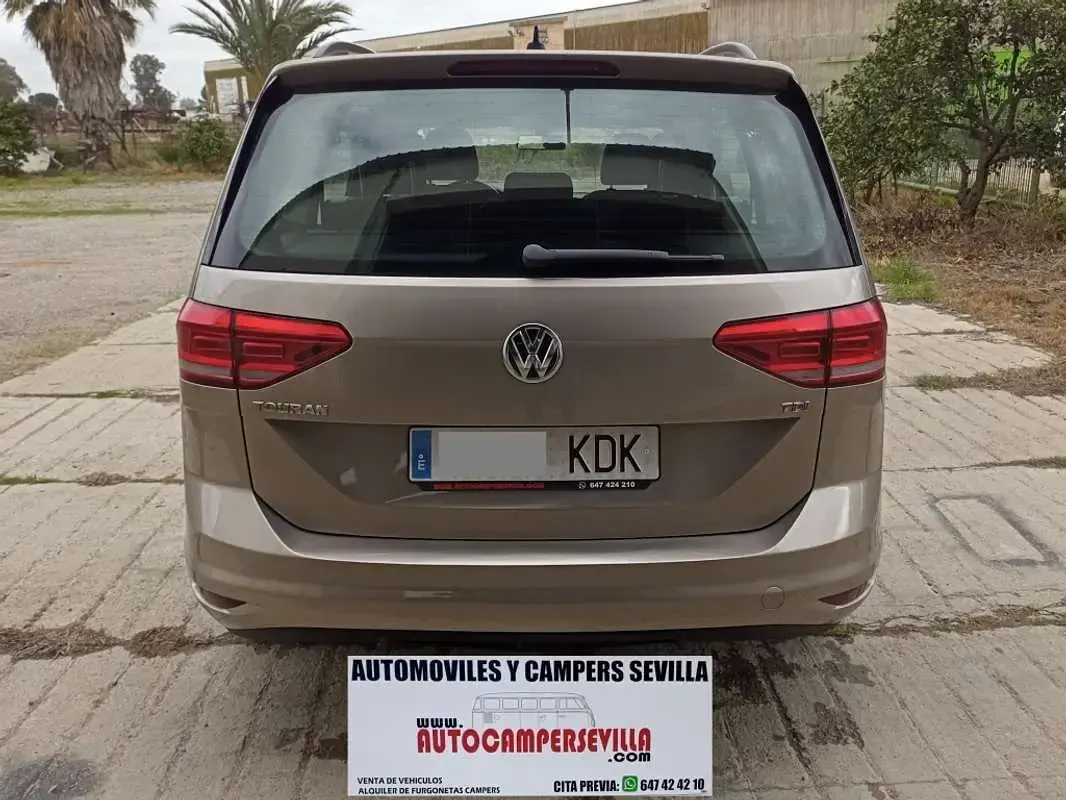 Usado VW Touran Edition 116 CV (85 kW) 2017 Beige Monovolumen