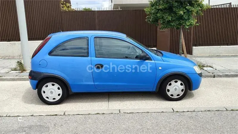 Usado Opel Corsa Comfort 75 CV (55 kW) 2002 Azul Utilitario
