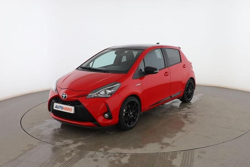 Usado Toyota Yaris Hybrid Active 101 CV (74 kW) 2019 Rojo Utilitario
