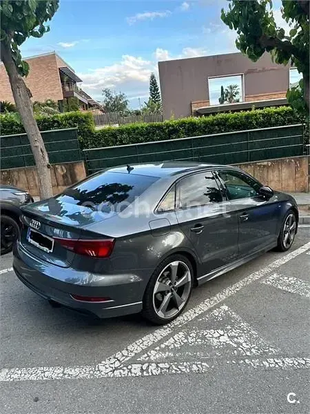 Usado Audi A3 150 CV (110 kW) 2020 Gris / plata Berlina