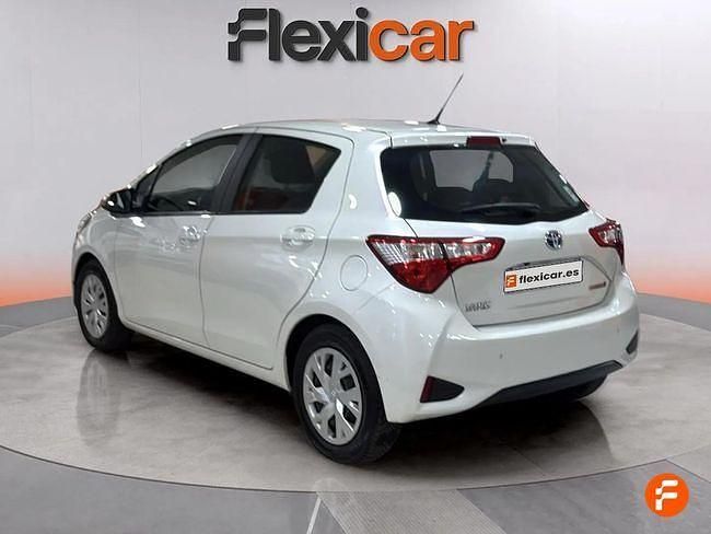 Usado Toyota Yaris Business Edition 69 CV (50 kW) 2019 Blanco Berlina