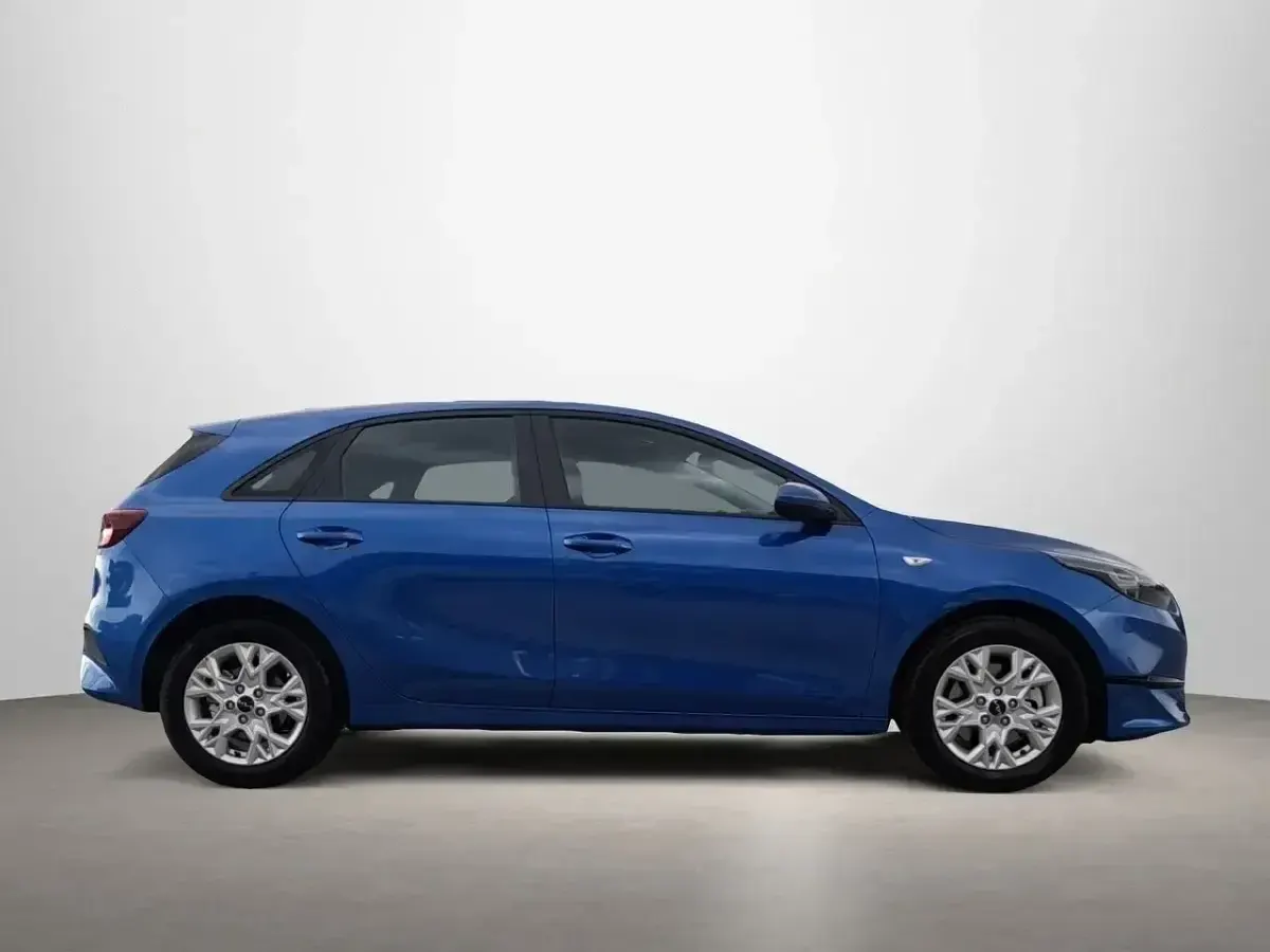 Usado Kia Ceed 101 CV (74 kW) 2023 Azul Utilitario