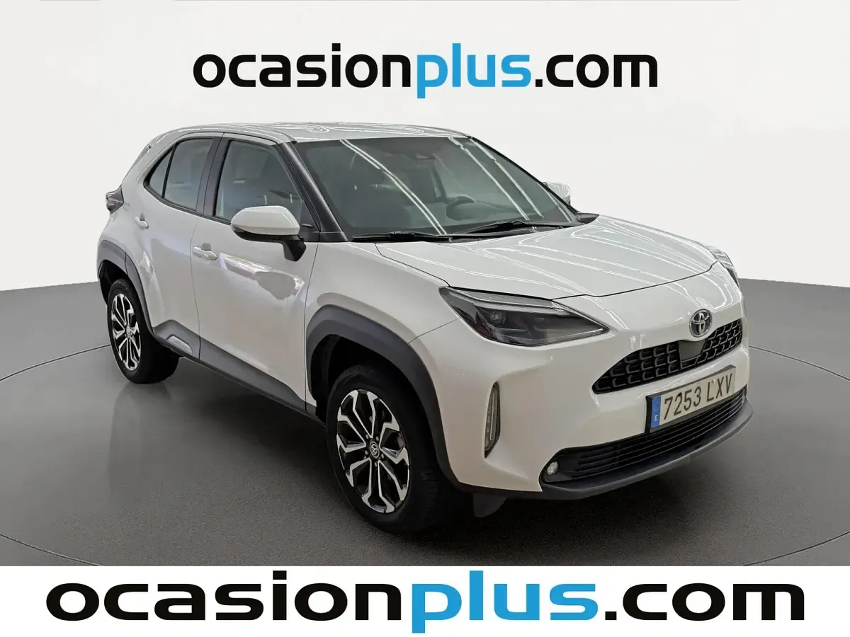 Usado Toyota Yaris Hybrid Active 116 CV (85 kW) 2022 Blanco SUV