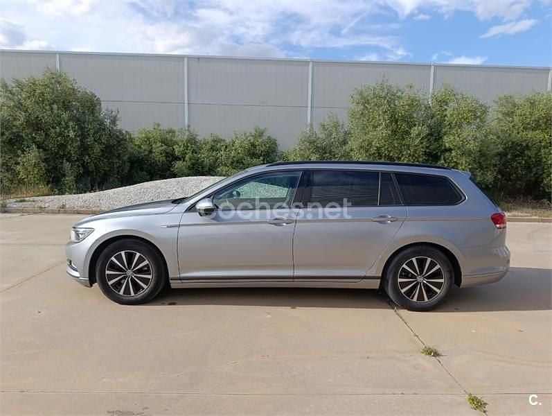 Usado VW Passat 120 CV (88 kW) 2018 Gris / plata Familiar