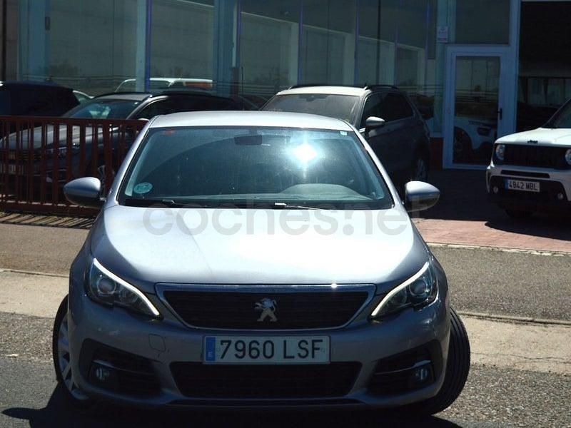 Usado Peugeot 308 SW Active 131 CV (96 kW) 2021 Gris / plata Familiar
