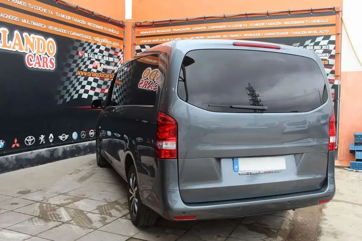Usado Mercedes V220 163 CV (119 kW) 2018 Gris Monovolumen