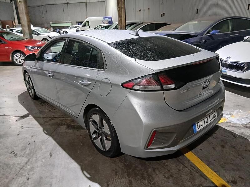 Usado Hyundai Ioniq 141 CV (103 kW) 2020 Gris plata Utilitario