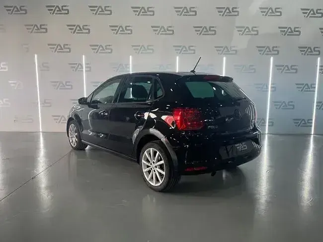 Usado VW Polo 90 CV (66 kW) 2014 Negro Utilitario
