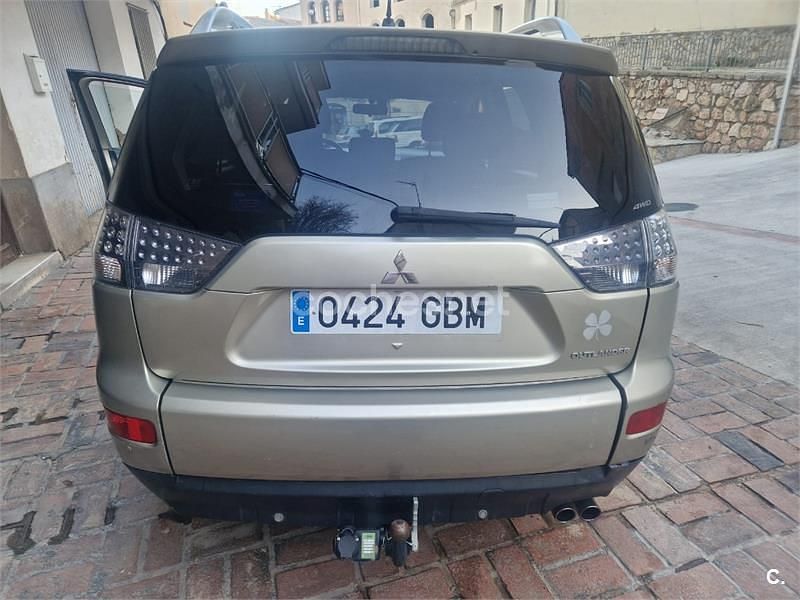 Usado Mitsubishi Outlander 140 CV (102 kW) 2008 Beige SUV