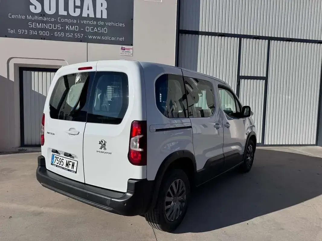 Usado Peugeot Rifter Allure 102 CV (75 kW) 2023 Blanco Monovolumen