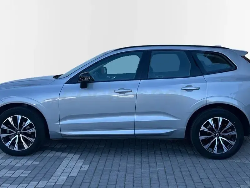 Usado Volvo XC60 Plus 250 CV (183 kW) 2024 Gris / plata SUV