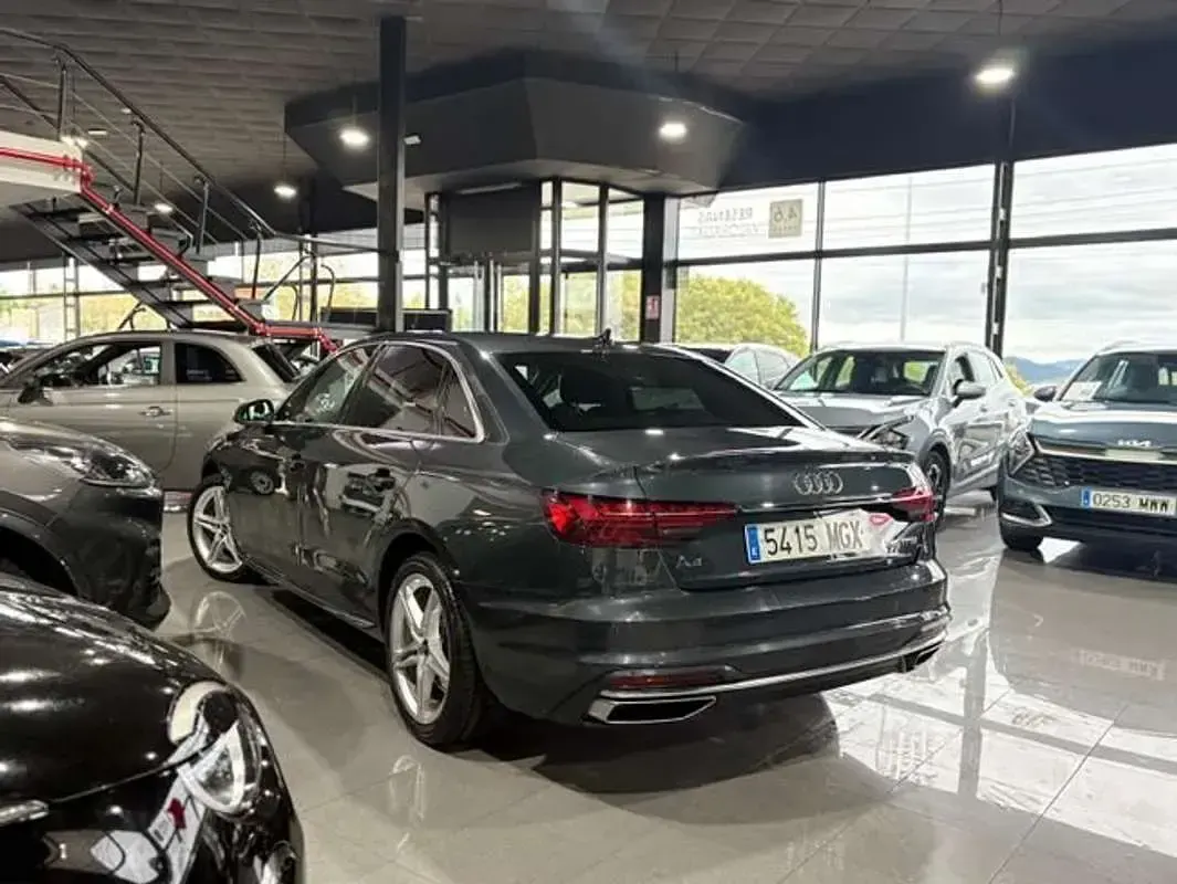 Usado Audi A4 Advanced Plus 163 CV (119 kW) 2023 Gris Berlina