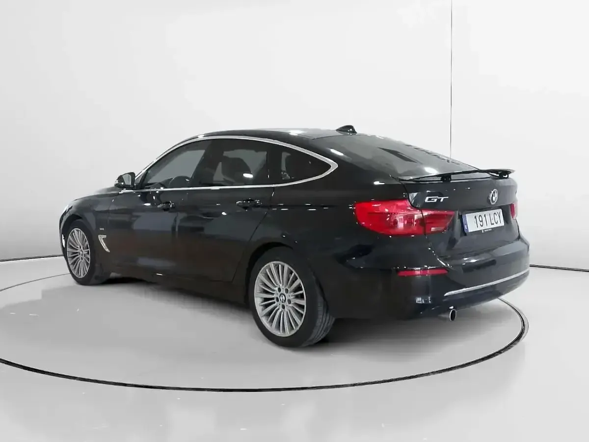 Begagnad BMW 318 Gran Turismo Executive 150 HK (110 kW) 2019 Svart Sedan