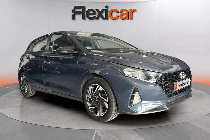 Gris Usado 2021 Hyundai i20 Berlina | 15.990 € (Precio justo) - Imagen 1/4
