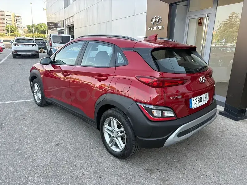 Usado Hyundai Kona 120 CV (88 kW) 2022 Granate SUV