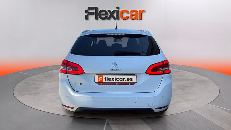 Usado Peugeot 308 Active 131 CV (96 kW) 2020 Blanco Berlina
