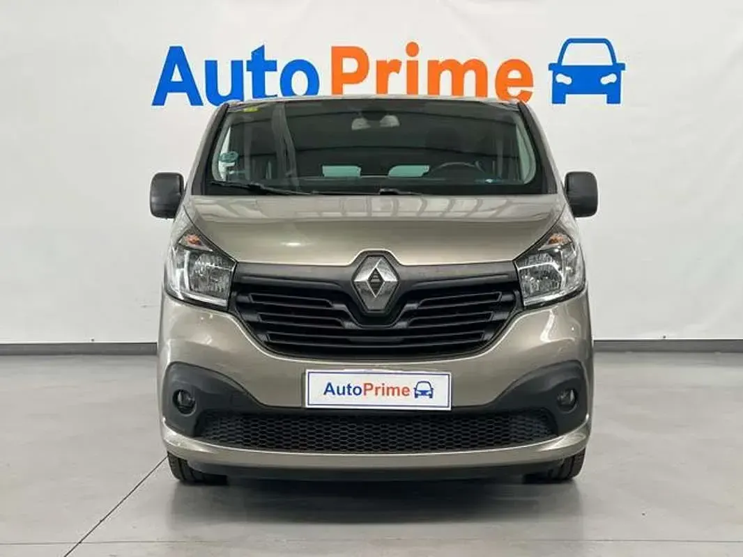 Usado Renault Trafic 125 CV (91 kW) 2017 Beige Monovolumen