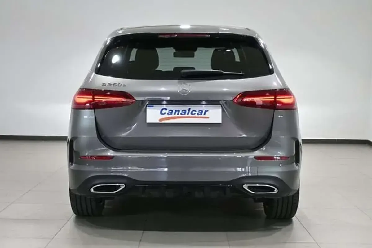 Usado Mercedes B250 218 CV (160 kW) 2024 Gris Utilitario