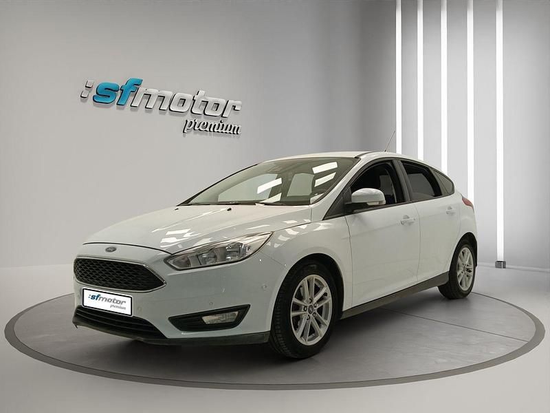 Blanco Usado 2015 Ford Focus Trend Berlina | 9900 € (Un poco caro) - Imagen 1/4