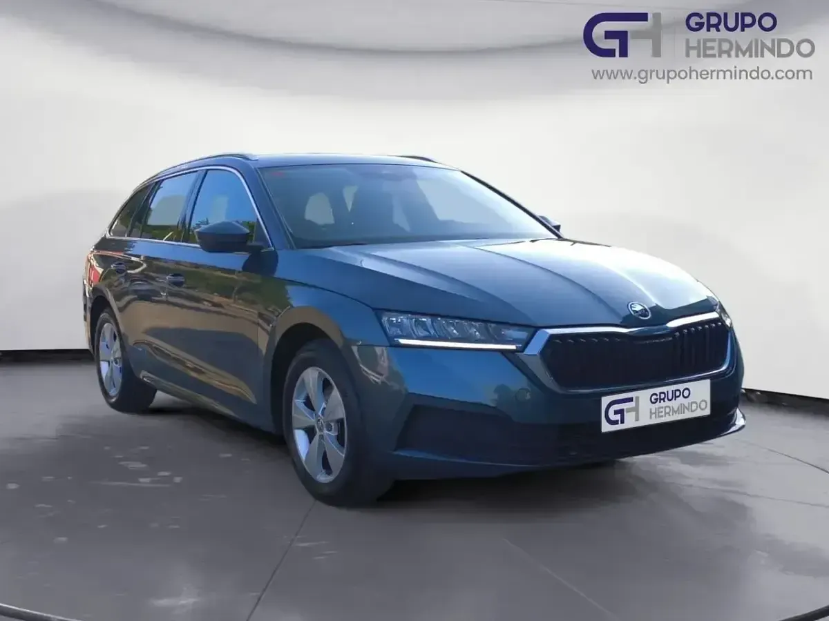Usado Skoda Octavia Business Line 150 CV (110 kW) 2021 Gris Familiar