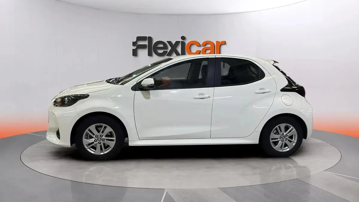 Usado Toyota Yaris Hybrid Active 116 CV (85 kW) 2025 Blanco Berlina