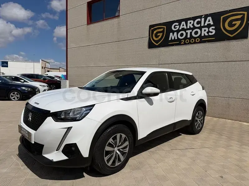 Usado Peugeot 2008 Active 100 CV (73 kW) 2022 Blanco SUV