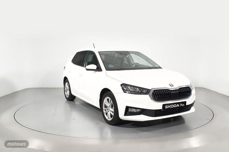 Blanco Usado 2024 Skoda Fabia Selection Berlina | 16.100 € (Super precio) - Imagen 1/4