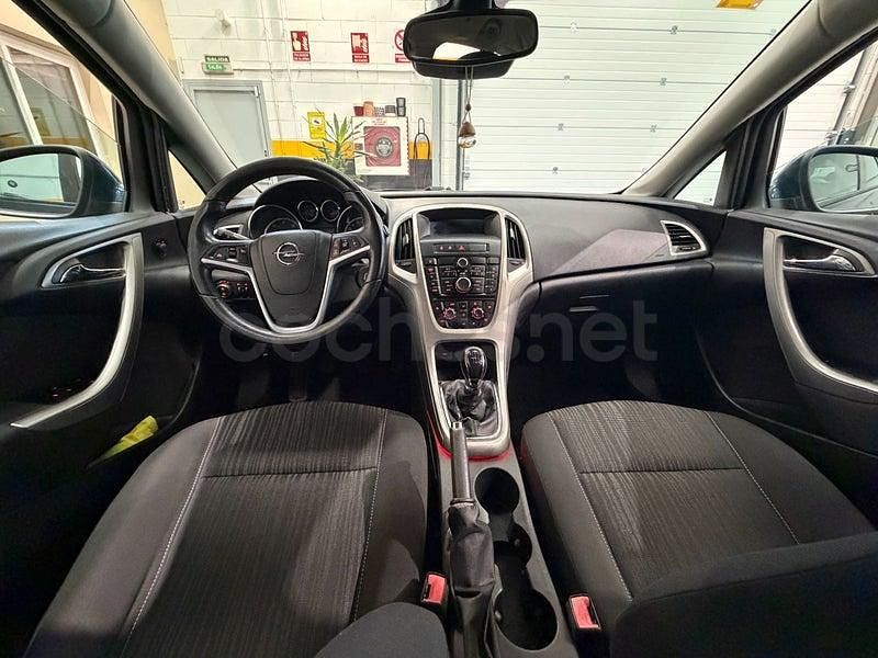 Usado Opel Astra Enjoy 125 HP (91 kW) 2011 Azul Sedan