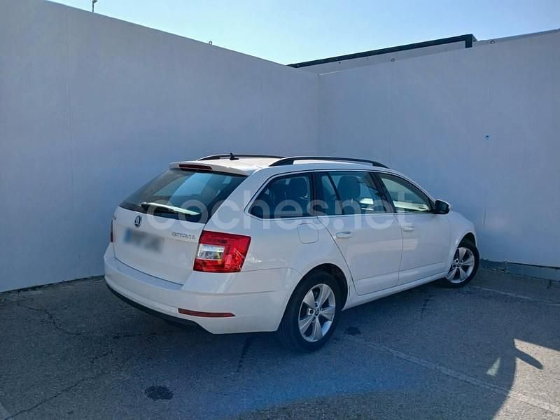 Usado Skoda Octavia Ambition 115 CV (84 kW) 2020 Blanco Familiar