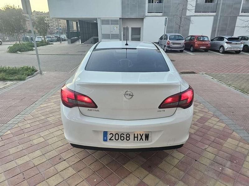 Usado Opel Astra Excellence 110 CV (80 kW) 2014 Blanco Berlina