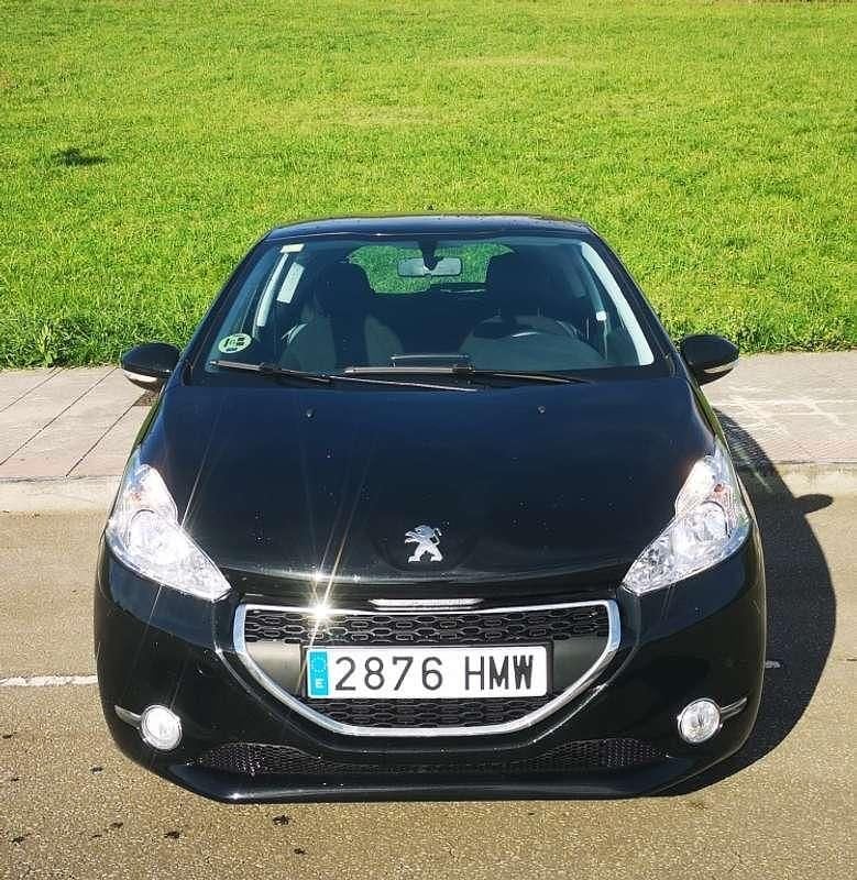 Usado Peugeot 208 Active 92 CV (67 kW) 2012 Negro Utilitario