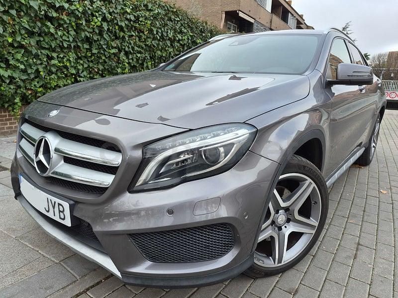 Usado Mercedes GLA220 AMG line 177 CV (130 kW) 2017 Gris / plata SUV