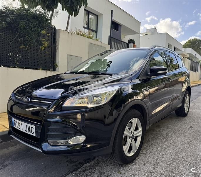 Usado Ford Kuga Trend 120 CV (88 kW) 2016 Negro SUV