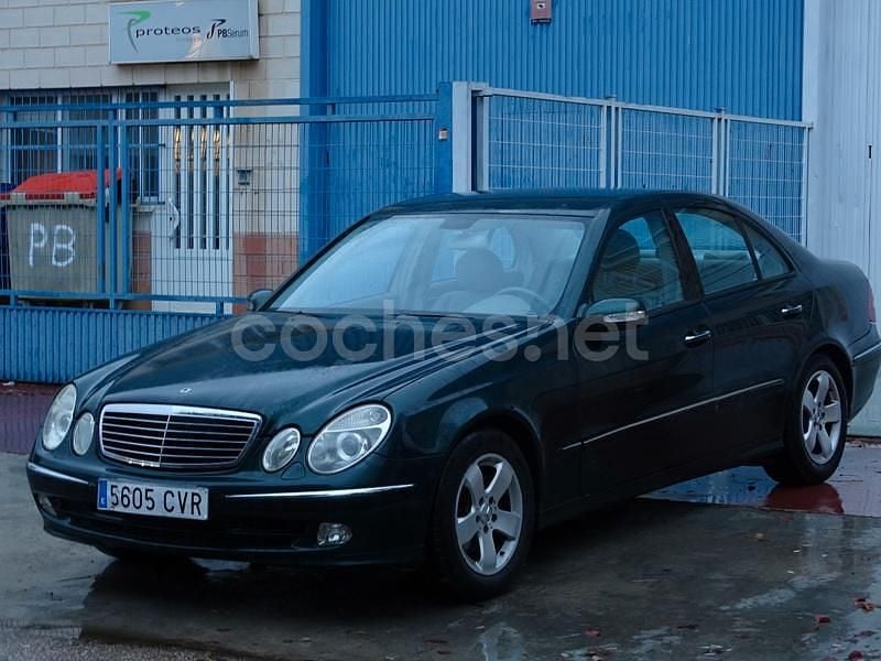 Usado Mercedes E220 Elegance 150 CV (110 kW) 2003 Verde Familiar