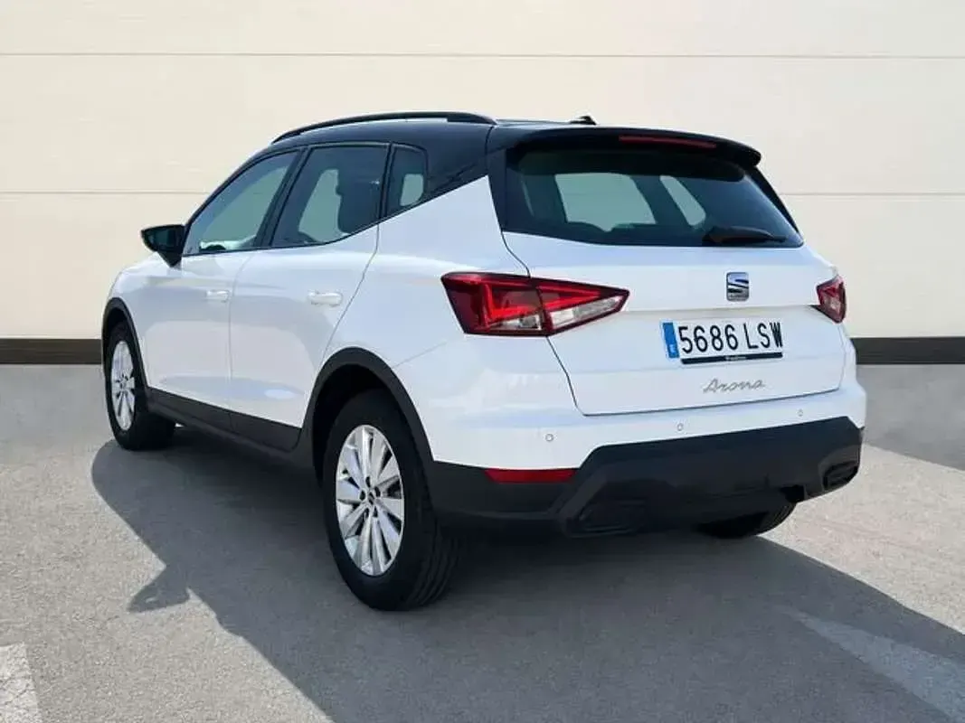 Usado Seat Arona Style Plus 110 CV (80 kW) 2021 Blanco SUV