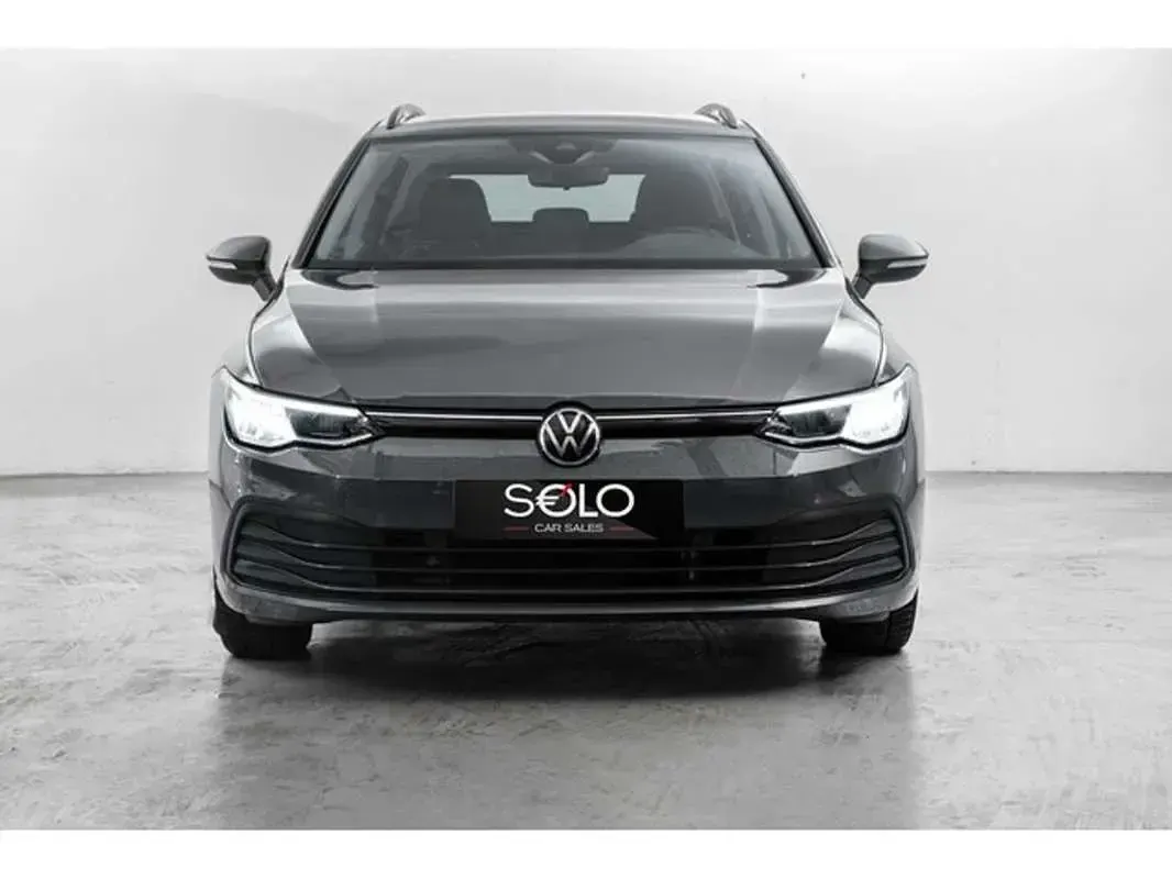 Usado VW Golf VIII Life 110 CV (80 kW) 2021 Gris / plata Familiar