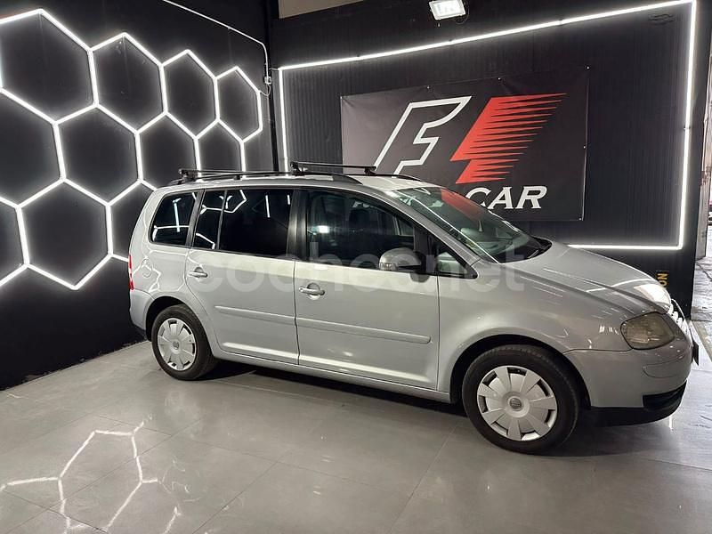 Usado VW Touran Highline 115 CV (84 kW) 2004 Gris / plata Monovolumen