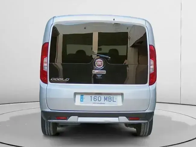 Usado Fiat Doblò Trekking 120 CV (88 kW) 2022 Gris Monovolumen