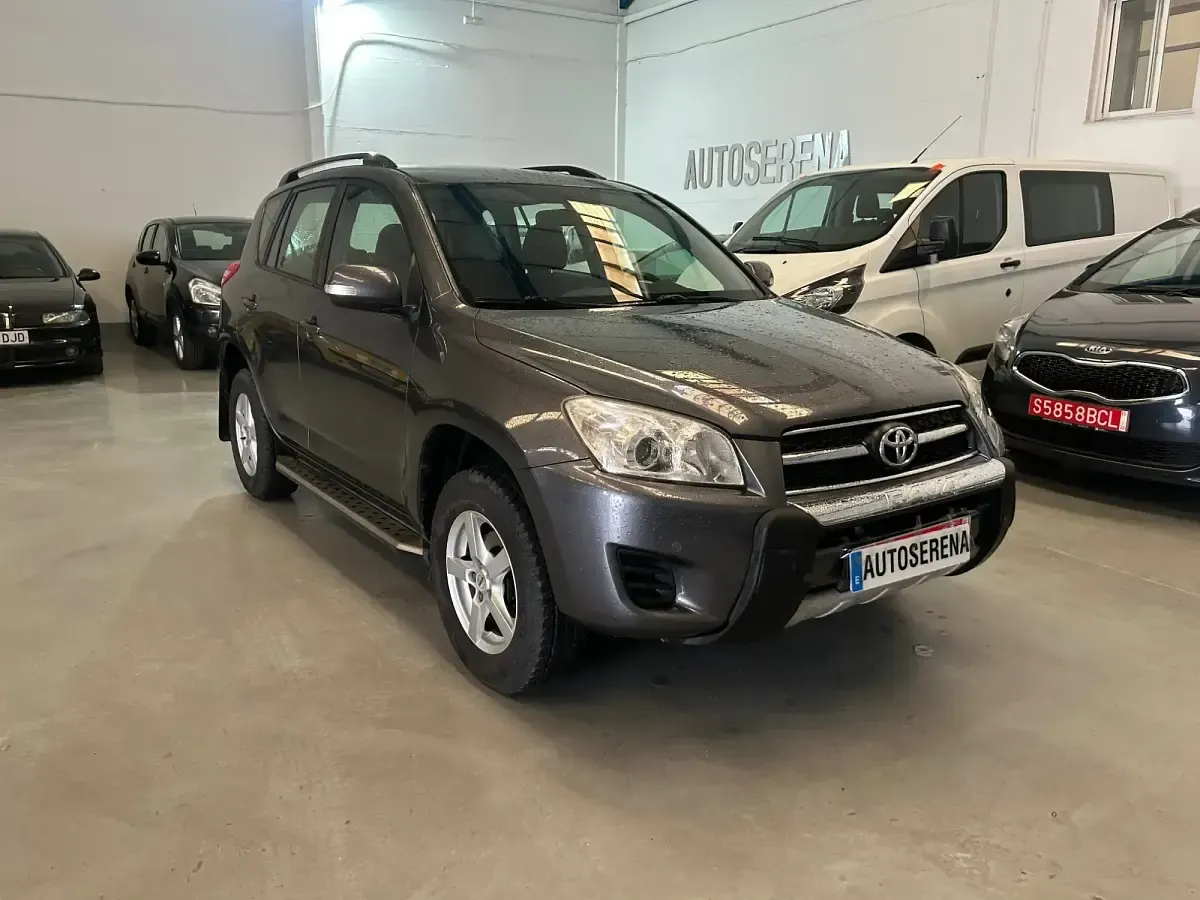 Käytetty Toyota RAV4 Active 150 HP (110 kW) 2010 Katumaasturi