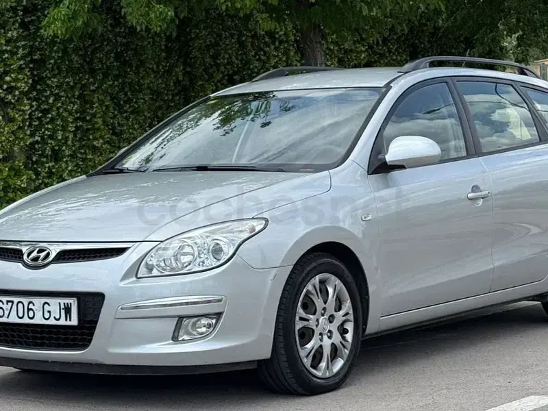 Usado Hyundai i30 Style 115 HP (84 kW) 2009 Cinzento Sedan