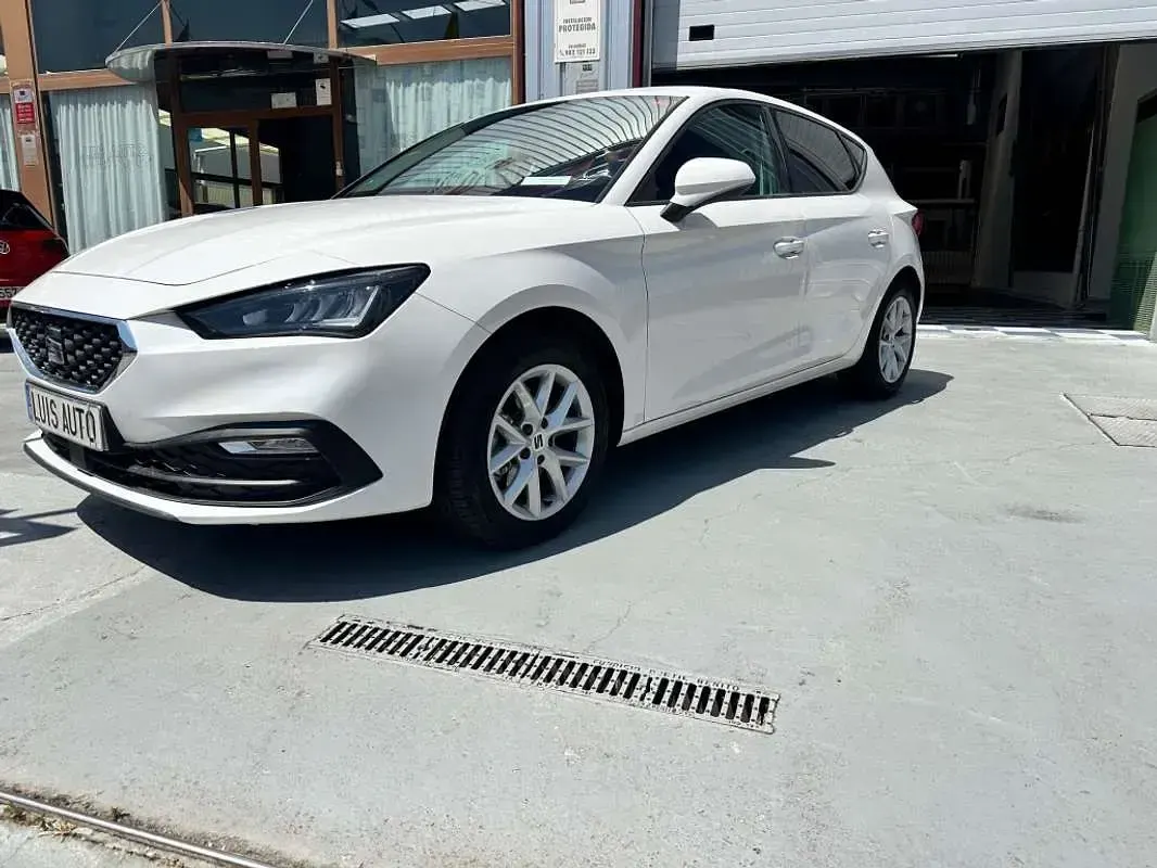 Usado Seat Leon ST Style 116 CV (85 kW) 2022 Blanco Familiar