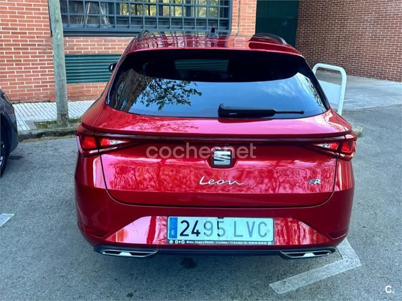 Usado Seat Leon FR 150 CV (110 kW) 2021 Rojo Familiar