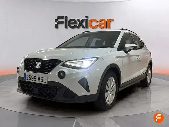 Usado Seat Arona Style 110 CV (80 kW) 2024 Blanco SUV