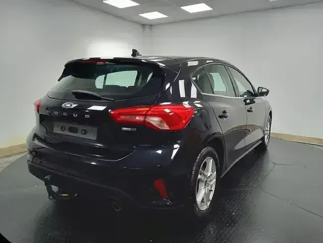 Usado Ford Focus Active 125 CV (91 kW) 2020 Negro Berlina