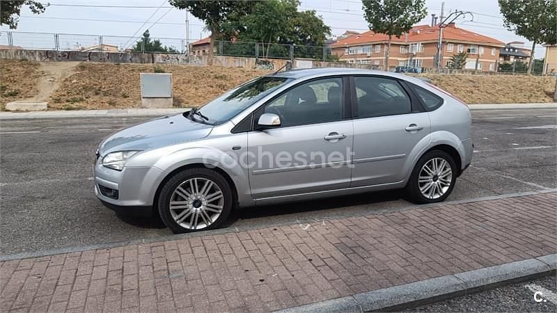 Gris / plata Usado 2007 Ford Focus Ghia Berlina | 2650 € (Precio justo) - Imagen 1/4