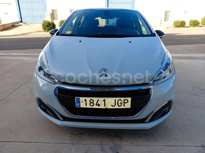 Usado Peugeot 208 Active 110 CV (80 kW) 2015 Blanco Utilitario