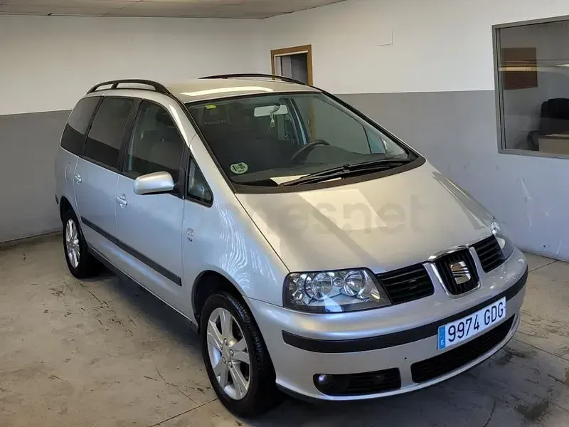 Usado Seat Alhambra Reference 115 CV (84 kW) 2008 Gris / plata Monovolumen