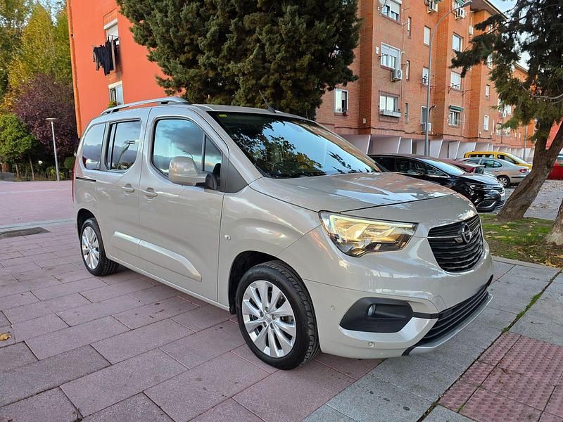 Usado Opel Combo Life Innovation 131 CV (96 kW) 2019 Gris Monovolumen