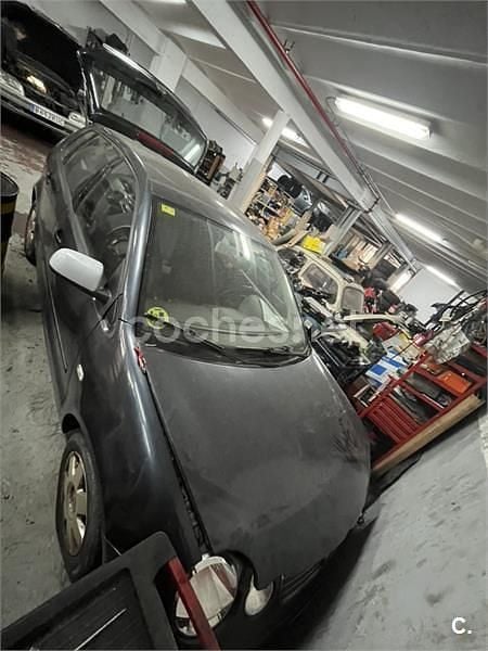 Usado VW Polo Highline 100 CV (73 kW) 2003 Azul Berlina